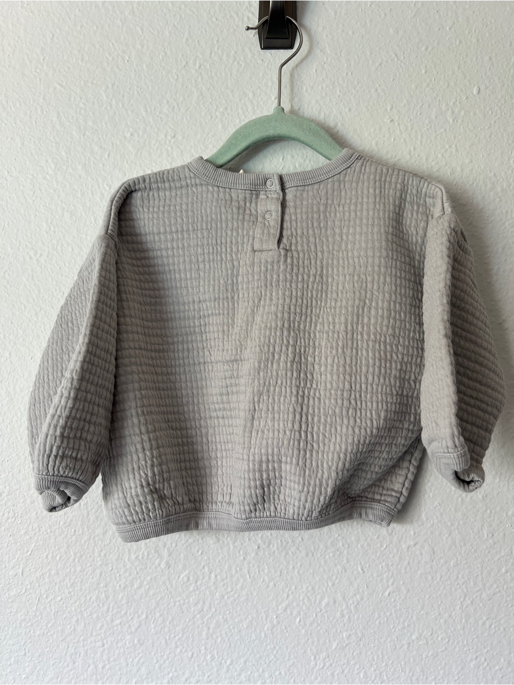 Quincy Mae Gray Quilted Top, Sz 18-24 - Picture 2 of 2